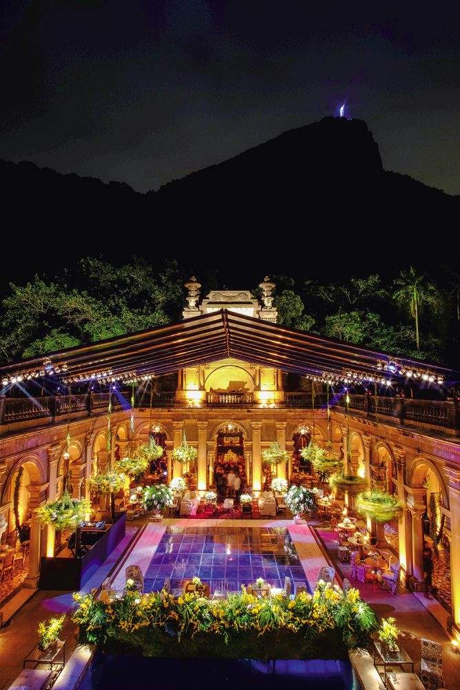 Decoração de casamento no Parque Lage com o Cristo Redentor ao fundo